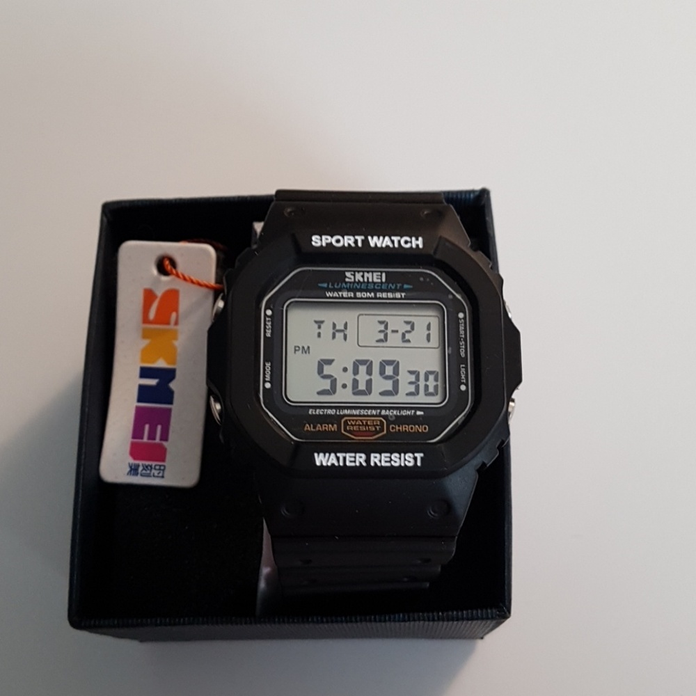 Skmei watch, water resist 50m , alarm chronos.